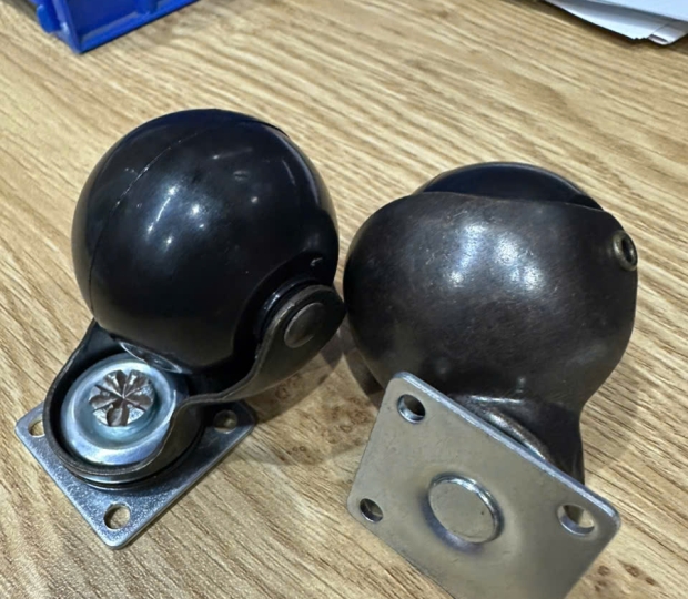 BÁNH XE ĐỊA CÂU ĐẾ VUÔNG PT