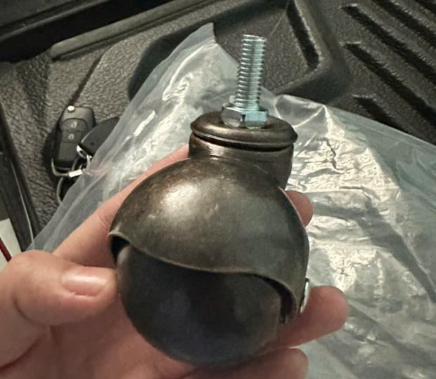 BÁNH XE ĐỊA CẦU ĐẾ BULON PT