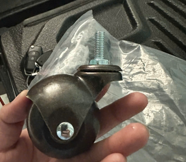 BÁNH XE ĐỊA CẦU ĐẾ BULON PT