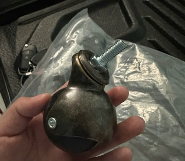 BÁNH XE ĐỊA CẦU ĐẾ BULON PT