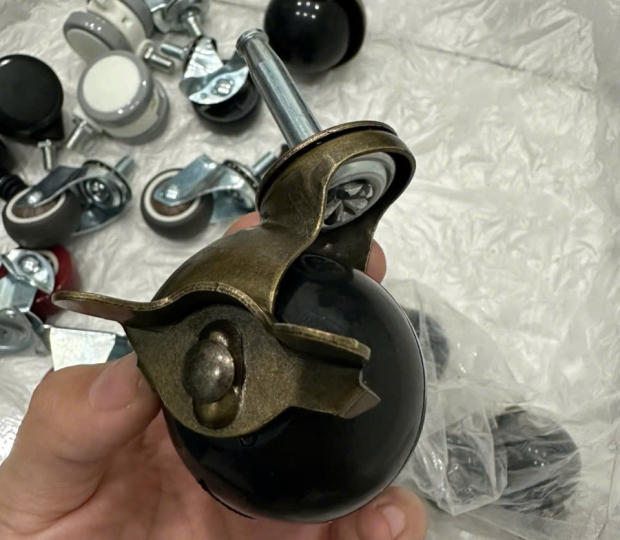 BÁNH XE ĐỊA CẦU ĐẾ BULON PT