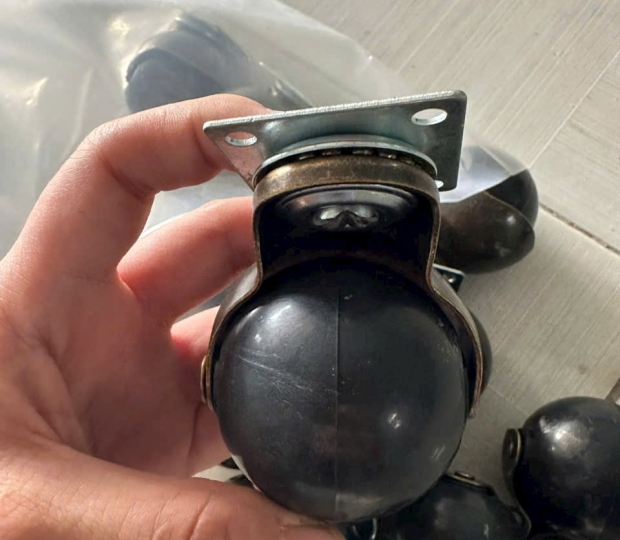 BÁNH XE ĐỊA CÂU ĐẾ VUÔNG PT