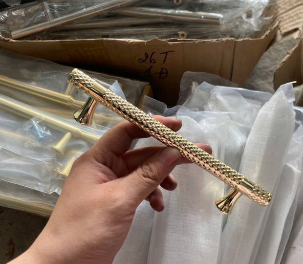 TAY NẮM ĐŨA NGŨ KIM PHÁT TRIỂN