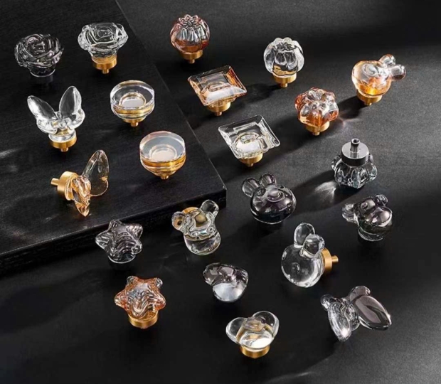 TAY NẮM TRONG SUỐT NGŨ KIM PHÁT TRIỂN