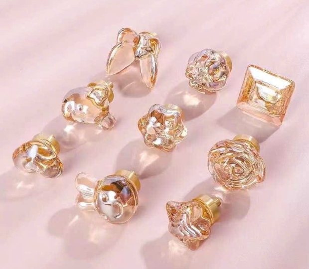 TAY NẮM TRONG SUỐT NGŨ KIM PHÁT TRIỂN