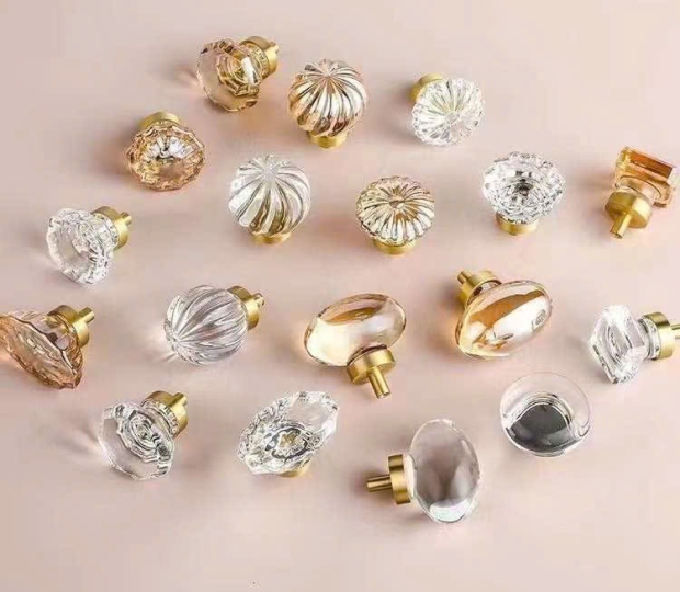 TAY NẮM TRONG SUỐT NGŨ KIM PHÁT TRIỂN