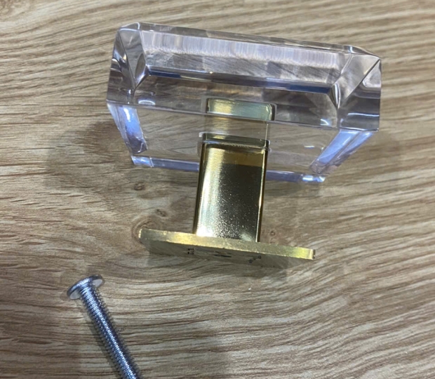 TAY NẮM TRONG SUỐT NGŨ KIM PHÁT TRIỂN