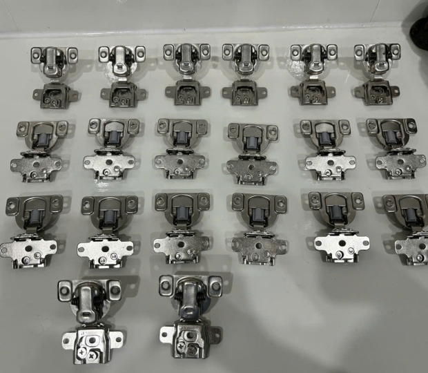 BẢN LỀ SẮT GẶP NGŨ KIM PHÁT TRIỂN